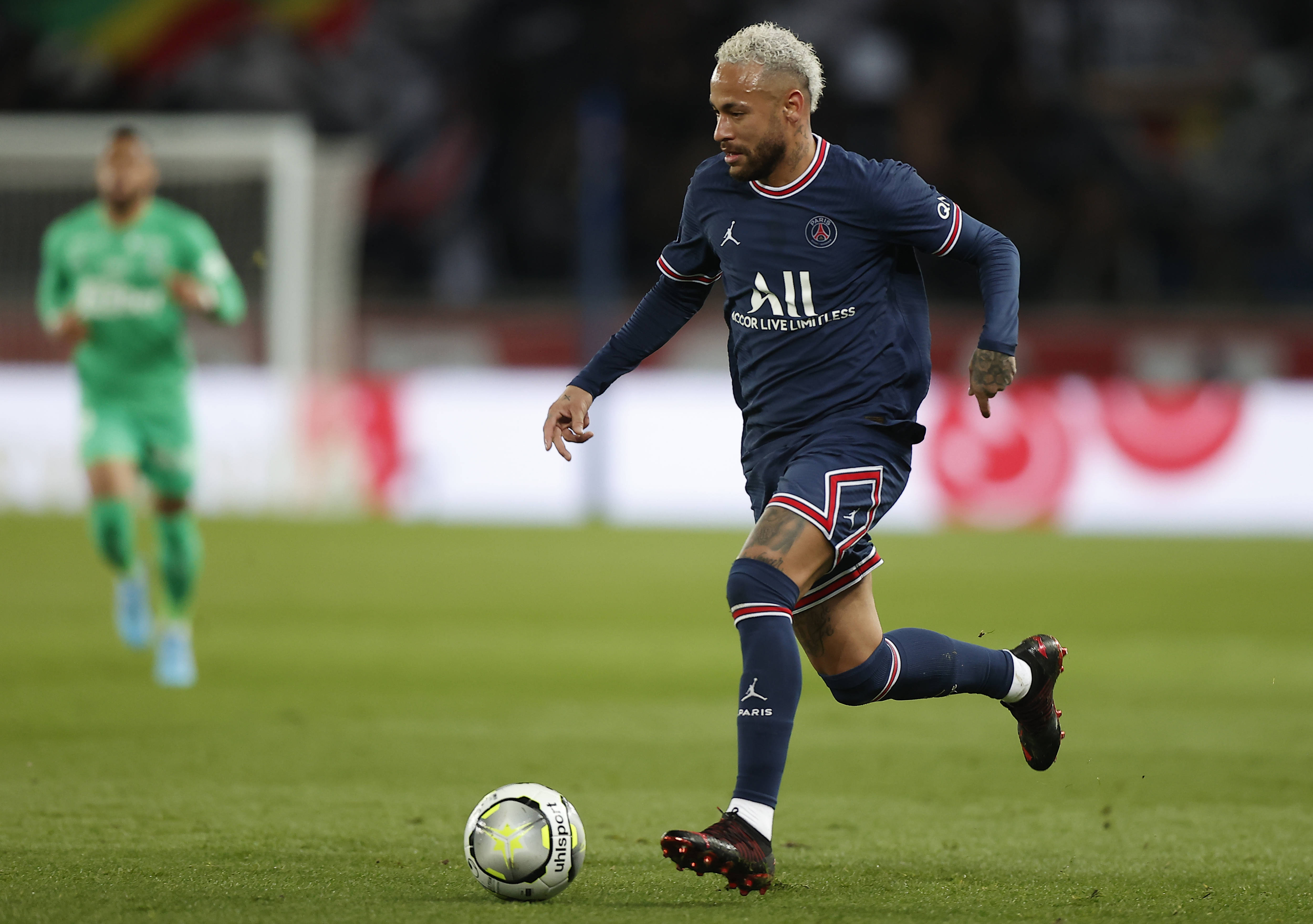 关于圣埃蒂安法甲联赛越挫越勇团结抗敌的信息