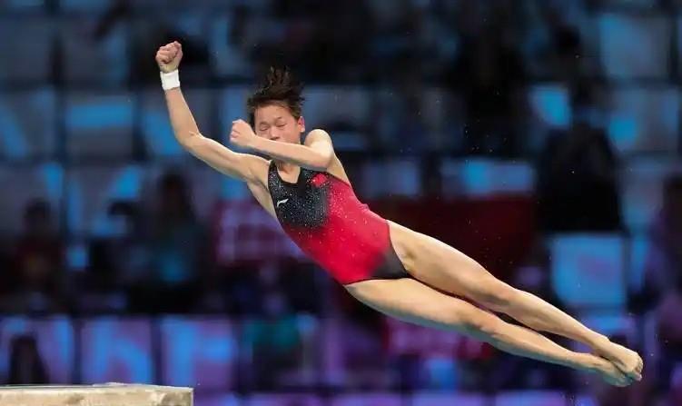 法国跳水选手突破个人极限，夺冠