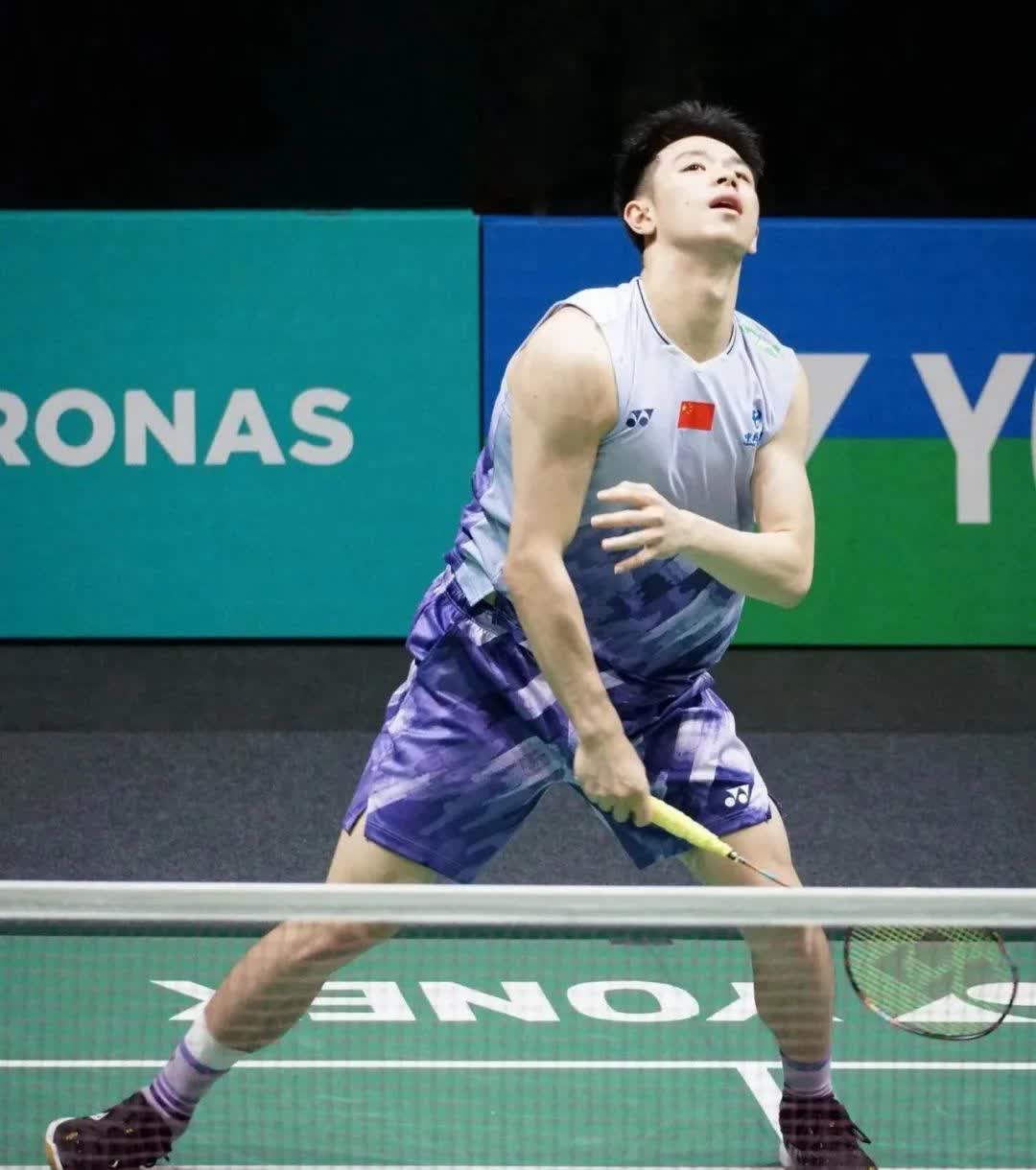 中国女足主帅刘毅获得年度最佳教练奖项 中国女足主帅刘毅获得年度最佳教练奖项