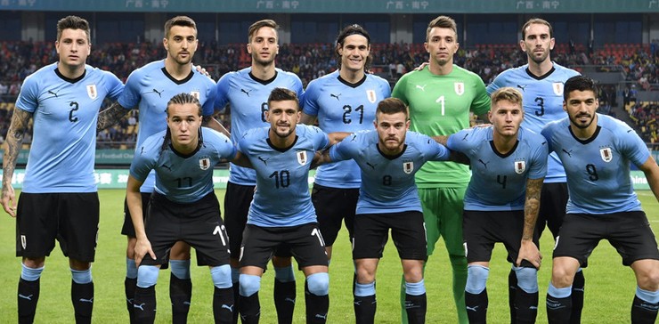 包含乌拉圭球队中场球员遭遇伤病影响出场时间的词条