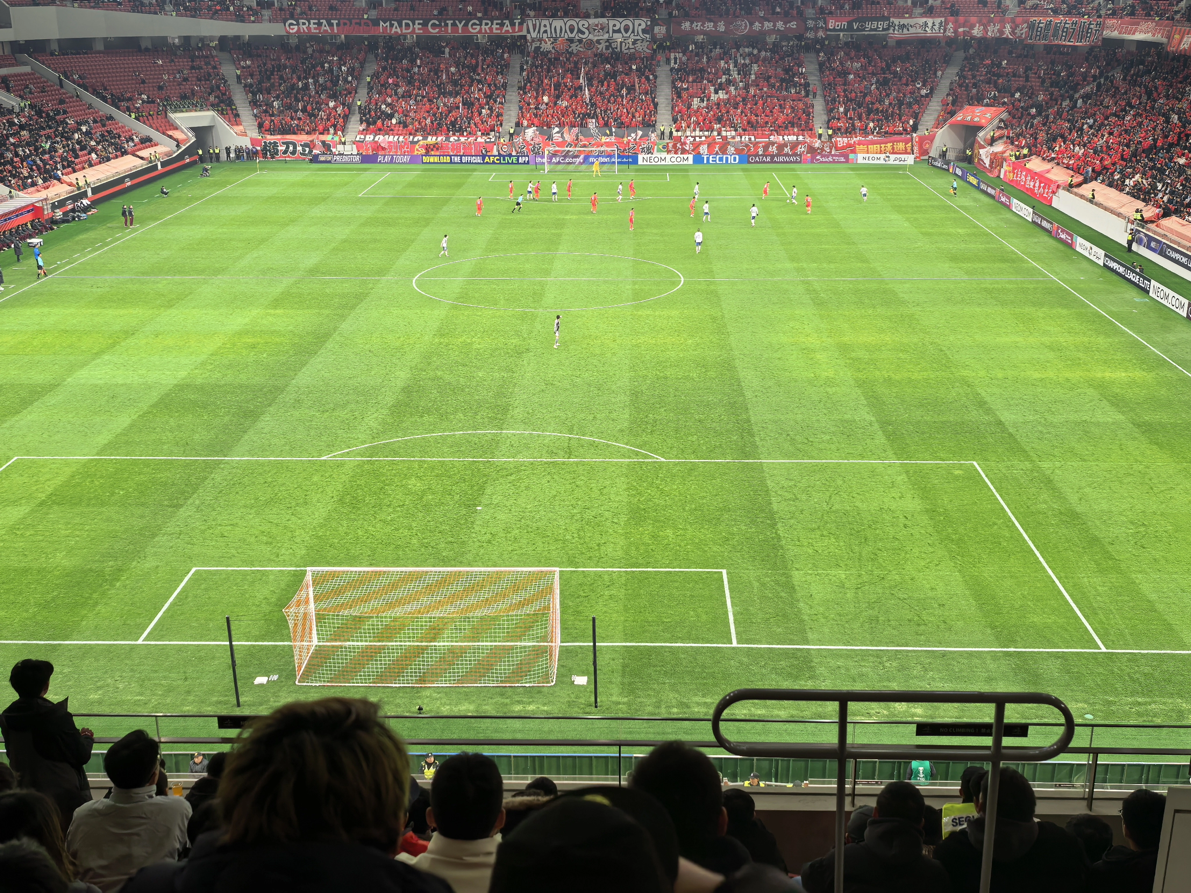 足球联赛：各队备战下一场紧张对决