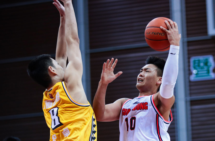 惊险逆转战胜对手，带队晋级下一轮