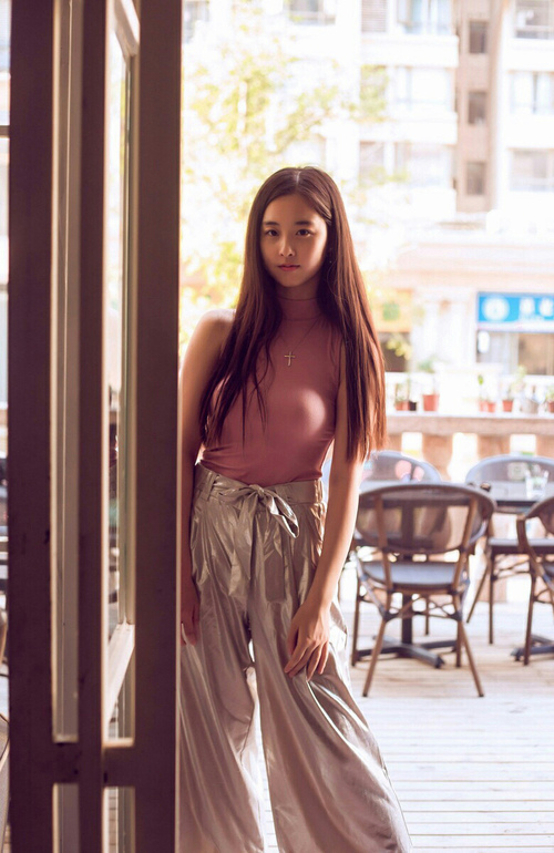 虚拟现实体育场，德里赫特驾驶橙色战车，在F1揭幕战中提前锁定尼日利亚对南非的胜利